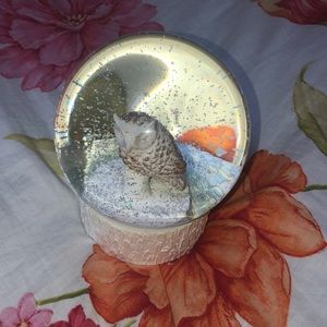 White owl snow globe